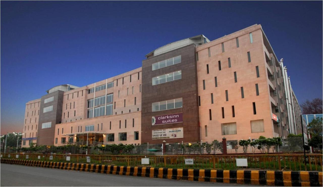 ホテル Sk Klyde Grand Delhi Ncr エクステリア 写真